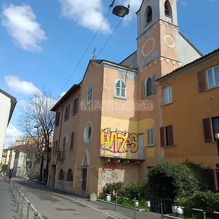 Looking 4 Charming With Courtyard On The Navigli * Milan