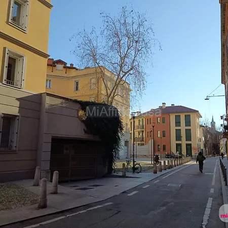 Looking 4 Charming With Courtyard On The Navigli Apartment *