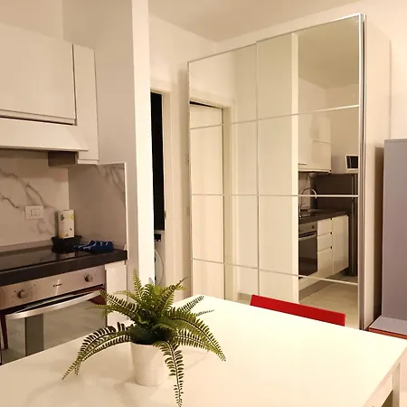 Looking 4 Charming With Courtyard On The Navigli Milano